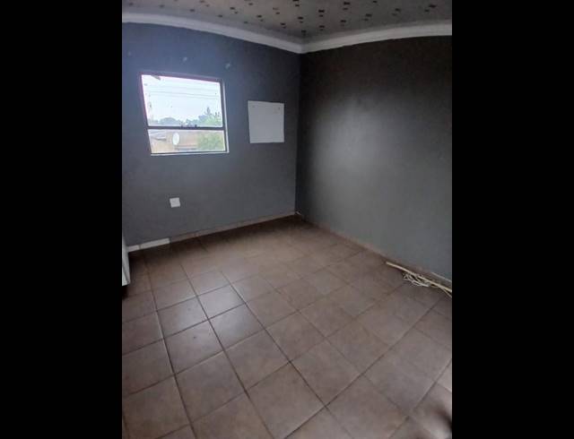 8 BEDROOM HOUSE FOR SALE IN OLIEVENHOUTBOSCH